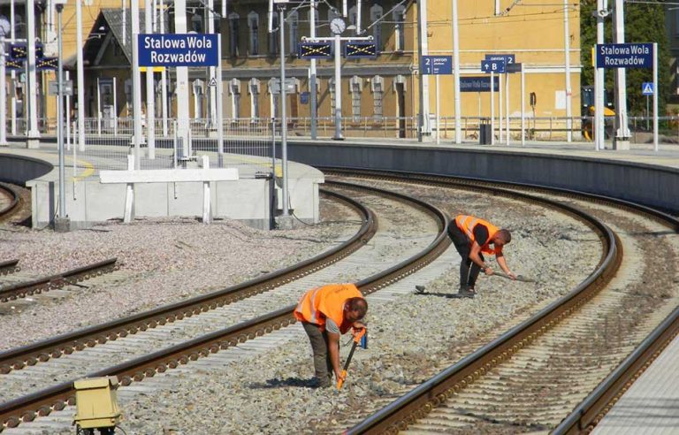 Prace na liniach kolejowych nr 68, 565 na odcinku Lublin – Stalowa Wola Rozwadów